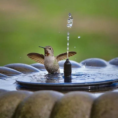 🥳2026 KUUMA ALE🥳💞50% ALE!✨ 💝Kompakti aurinkokäyttöinen lintujen suihkulähdepumppu – Pidä puutarhasi elossa! 🐦️