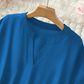 💎 -50% ALENNUS! 💎 Muodikas väljä lyhythihainen toppi – V-aukko, epäsymmetrinen helma ja kevyt kangas (5 väriä, koot S–2XL) 👕🌸